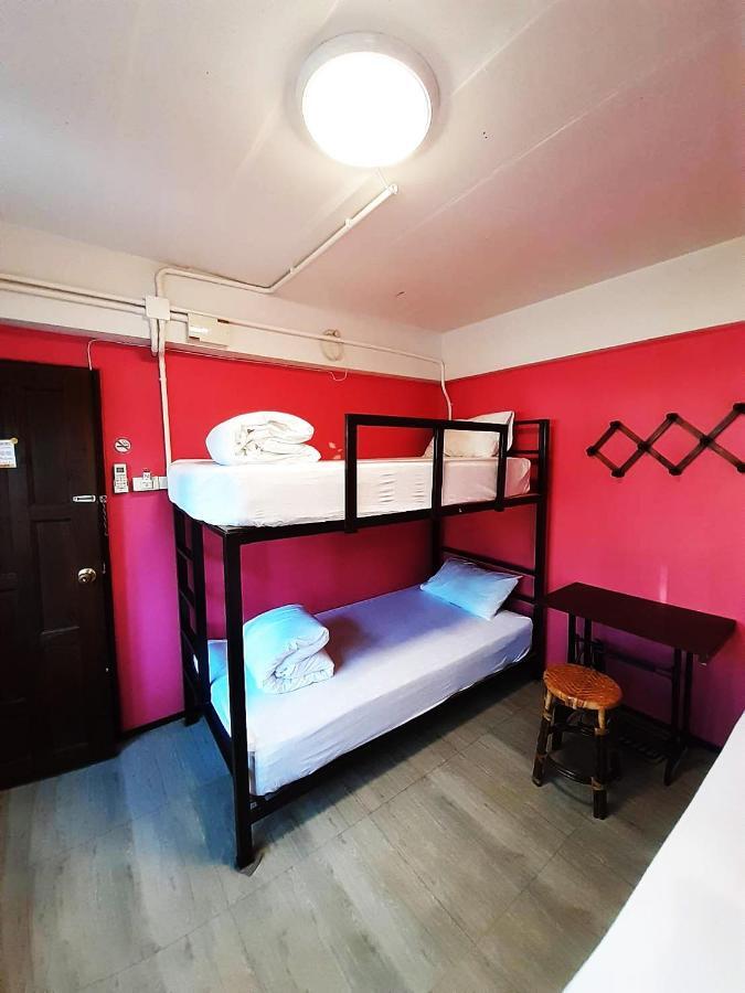 Hostel The Corner *