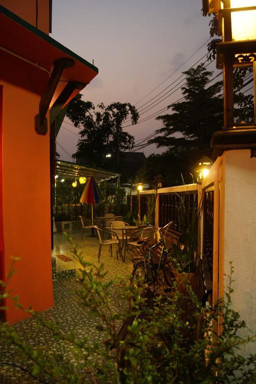 Hostal The Corner *